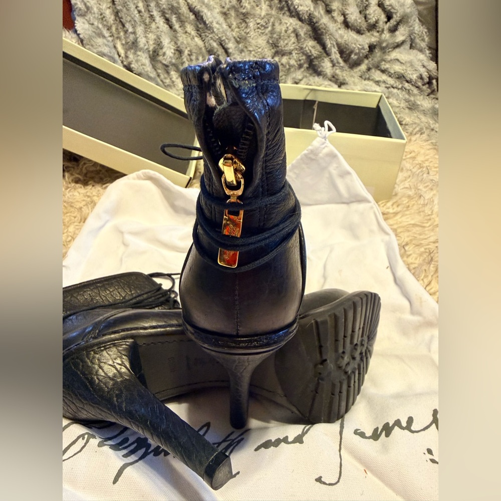 ELIZABETH & JAMES PEBBLED LEATHER HEELED BOOTIES, BLACK, SIZE 9.5 - Picture 11 of 16